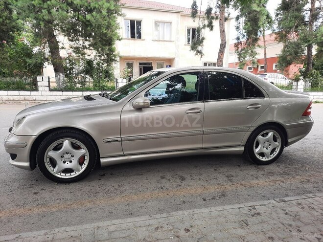 Mercedes C 230 2006, 324,000 km - 2.5 l - Quba