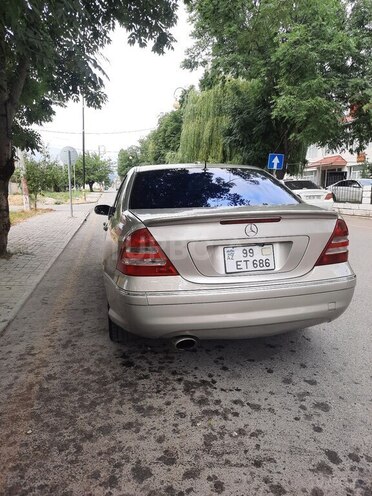 Mercedes C 230 2006, 324,000 km - 2.5 l - Quba