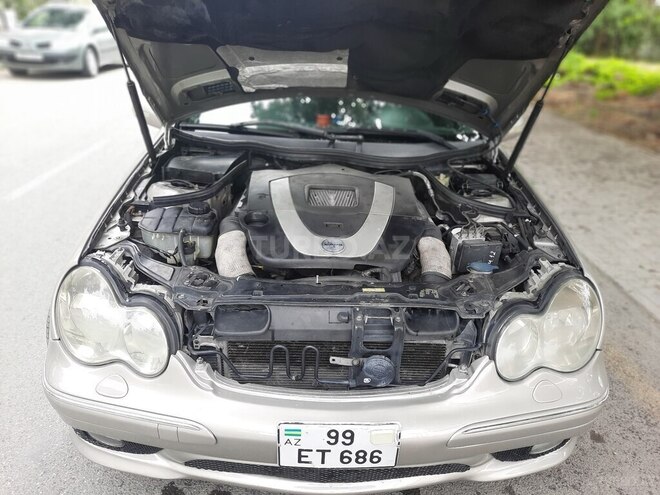 Mercedes C 230 2006, 324,000 km - 2.5 l - Quba