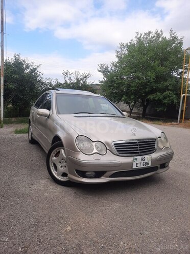 Mercedes C 230 2006, 324,000 km - 2.5 l - Quba