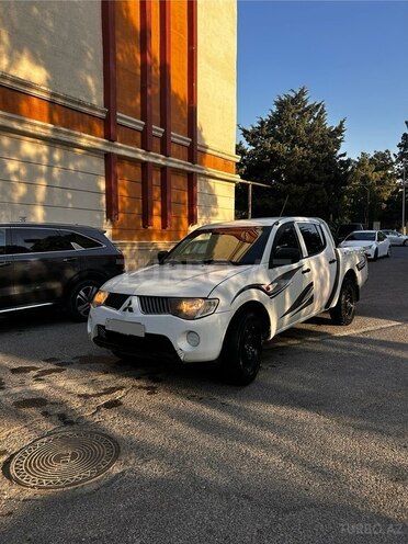 Mitsubishi L200 2006, 380,000 km - 2.4 л - Bakı