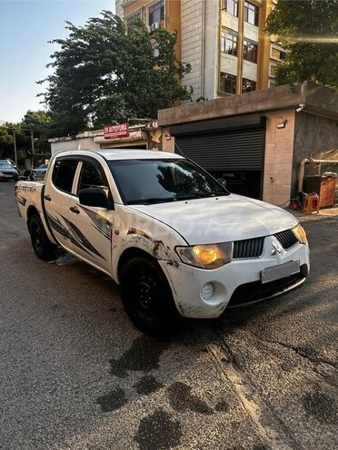 Mitsubishi L200 2006, 380,000 km - 2.4 л - Bakı