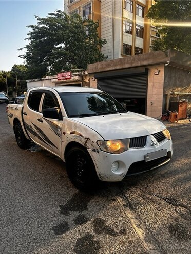 Mitsubishi L200 2006, 380,000 km - 2.4 л - Bakı