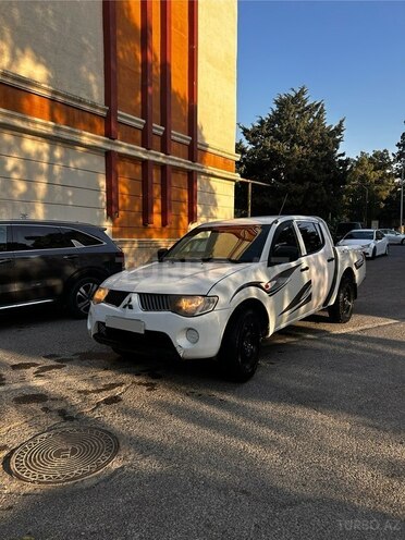 Mitsubishi L200 2006, 380,000 km - 2.4 л - Bakı