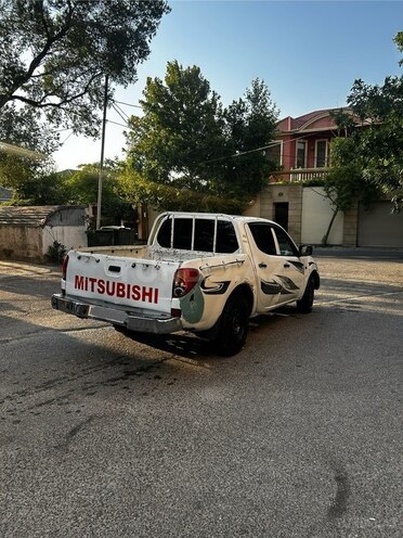 Mitsubishi L200 2006, 380,000 km - 2.4 л - Bakı