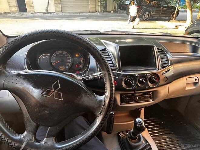 Mitsubishi L200 2006, 380,000 km - 2.4 л - Bakı
