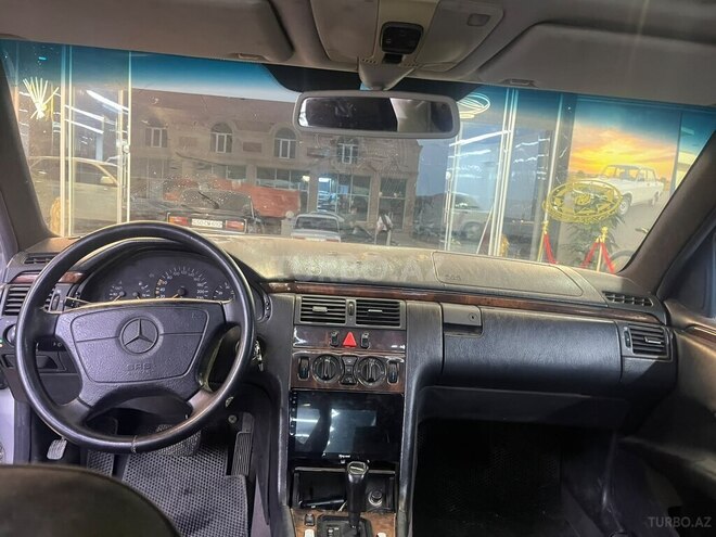 Mercedes E 240 1998, 285,473 km - 2.4 l - Sumqayıt