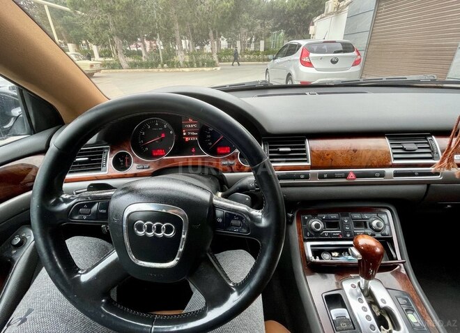 Audi A8 2005, 220,000 km - 4.2 l - Bakı