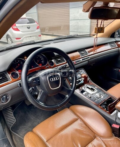 Audi A8 2005, 220,000 km - 4.2 l - Bakı