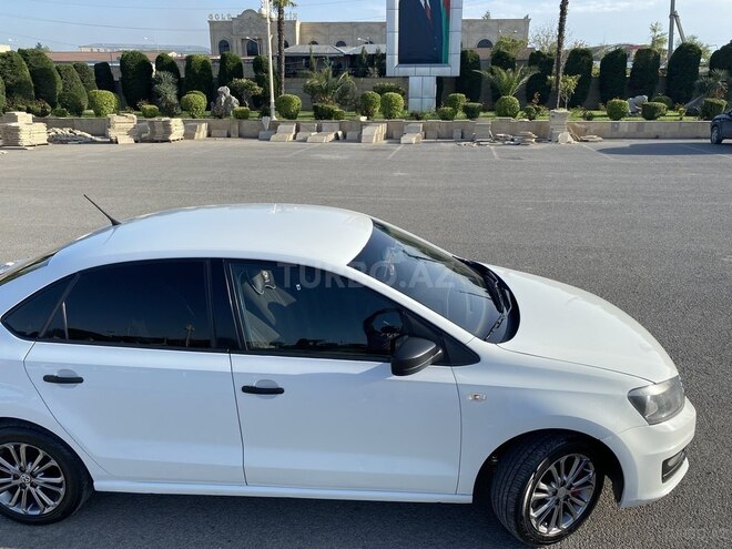 Volkswagen Polo 2017, 300,000 km - 1.6 l - Bərdə
