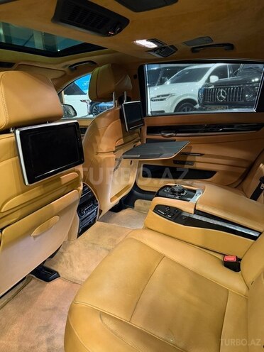 BMW 750 2014, 209,000 km - 4.4 л - Bakı
