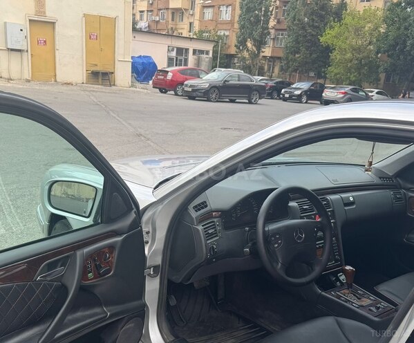 Mercedes E 240 2000, 350,000 km - 2.4 l - Bakı