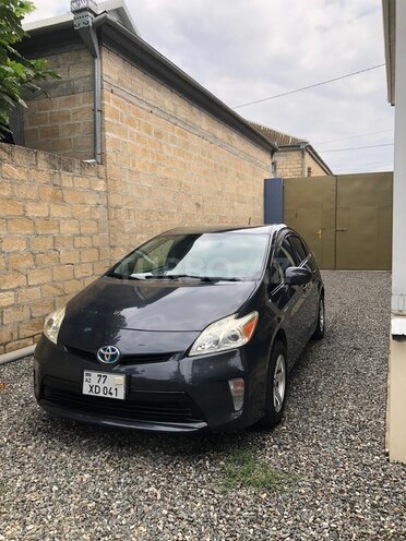 Toyota Prius 2015, 200,000 km - 1.8 l - Yevlax