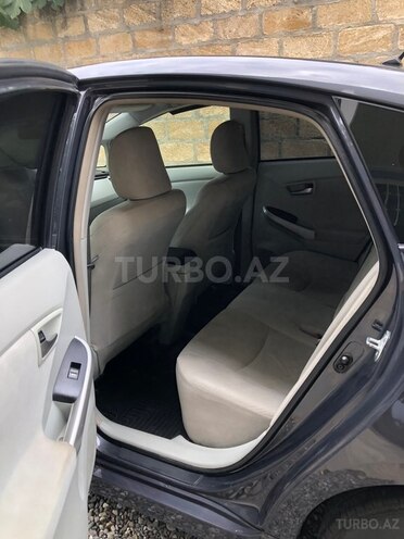Toyota Prius 2015, 200,000 km - 1.8 l - Yevlax