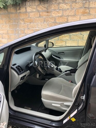 Toyota Prius 2015, 200,000 km - 1.8 l - Yevlax