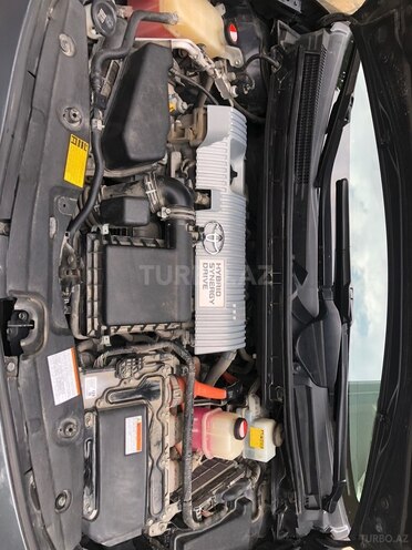 Toyota Prius 2015, 200,000 km - 1.8 l - Yevlax