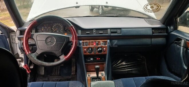 Mercedes E 220 1993, 274,555 km - 2.2 l - Sumqayıt