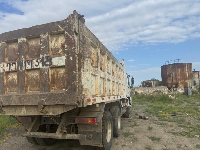 HOWO Sinotruk 2013, 300,000 km - 9.5 л - Füzuli