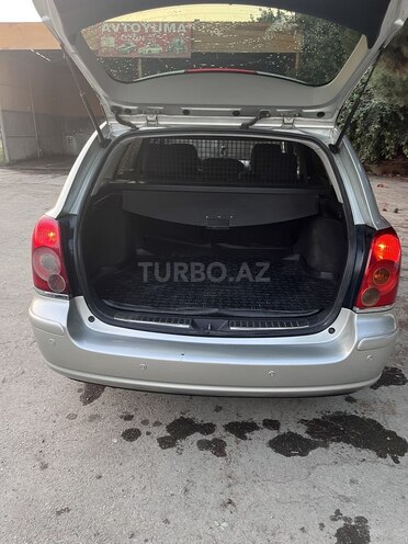 Toyota Avensis 2004, 280,000 km - 2.0 l - Quba