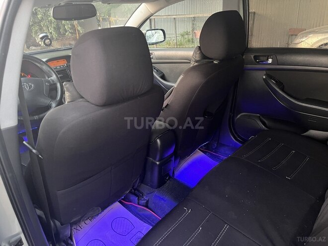 Toyota Avensis 2004, 280,000 km - 2.0 l - Quba