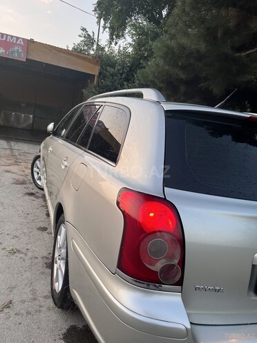 Toyota Avensis 2004, 280,000 km - 2.0 l - Quba
