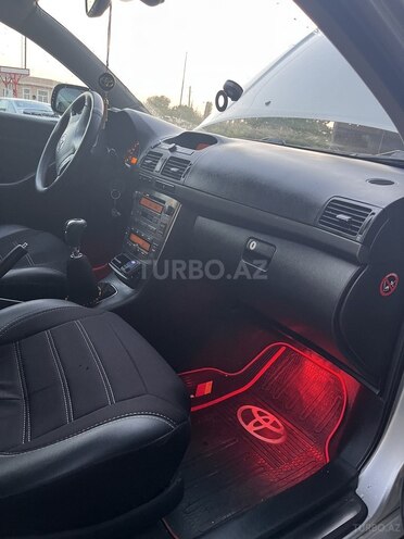 Toyota Avensis 2004, 280,000 km - 2.0 l - Quba