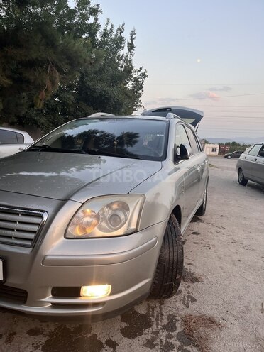 Toyota Avensis 2004, 280,000 km - 2.0 l - Quba