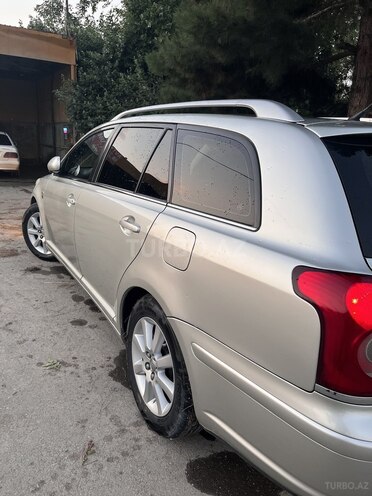 Toyota Avensis 2004, 280,000 km - 2.0 l - Quba