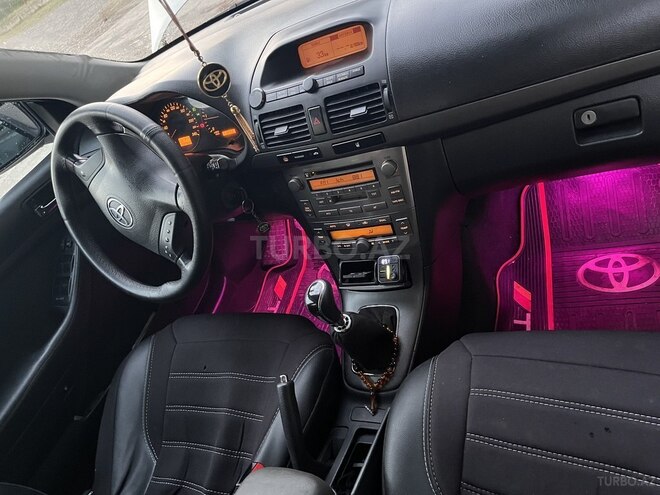 Toyota Avensis 2004, 280,000 km - 2.0 l - Quba