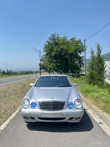 Mercedes E 270 2001, 200,000 km - 2.7 l - Qax