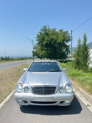Mercedes E 270 2001, 200,000 km - 2.7 l - Qax