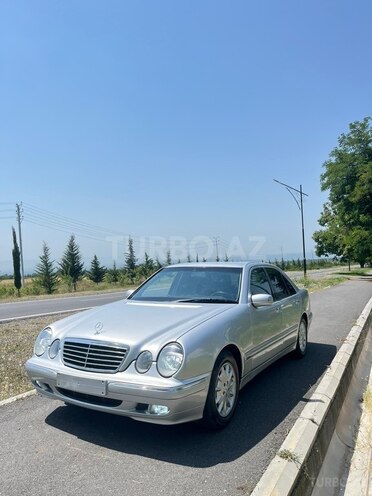 Mercedes E 270 2001, 200,000 km - 2.7 l - Qax