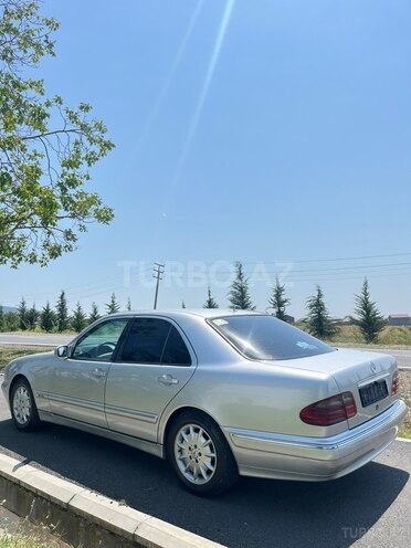 Mercedes E 270 2001, 200,000 km - 2.7 l - Qax