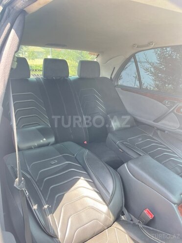 Mercedes E 270 2001, 200,000 km - 2.7 l - Qax