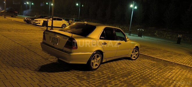 Mercedes C 240 1998, 360,000 km - 2.4 л - Qusar