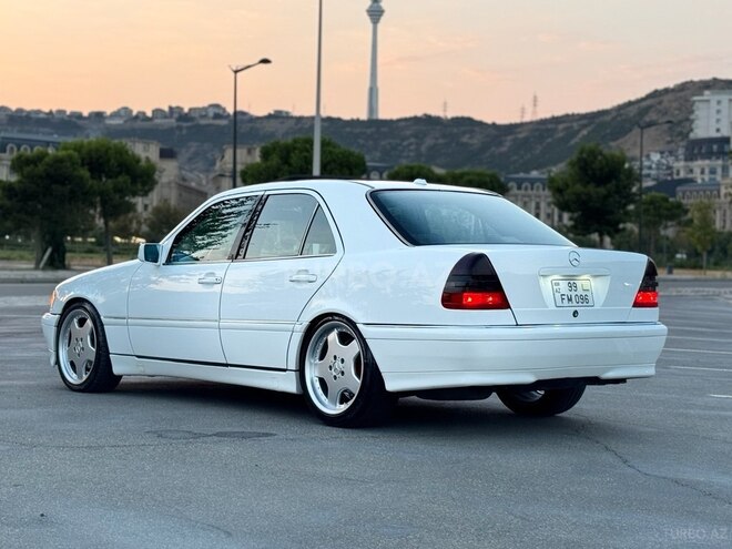 Mercedes C 280 2001, 271,377 km - 2.8 l - Bakı