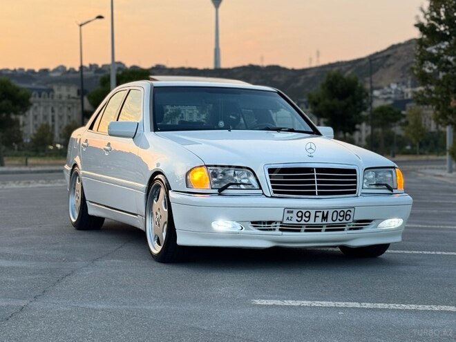 Mercedes C 280 2001, 271,377 km - 2.8 l - Bakı