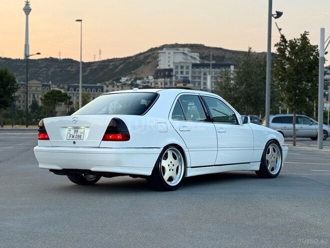 Mercedes C 280 2001, 271,377 km - 2.8 l - Bakı