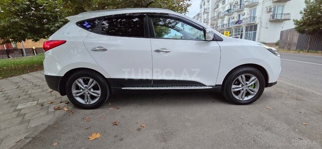 Hyundai ix35 2013, 180,000 km - 2.0 l - Astara