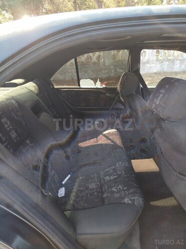 Mercedes E 200 1997, 470,000 km - 2.0 l - Astara