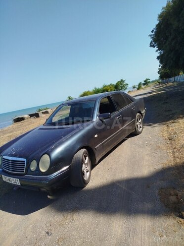 Mercedes E 200 1997, 470,000 km - 2.0 l - Astara