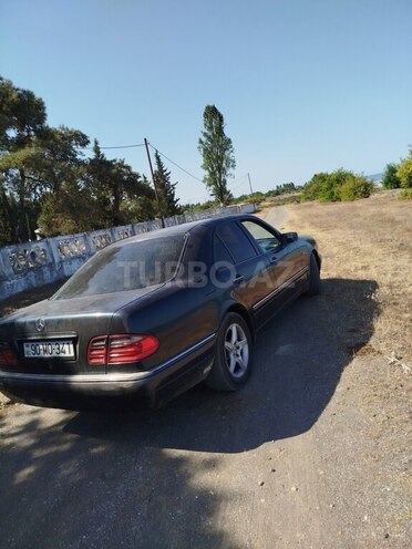 Mercedes E 200 1997, 470,000 km - 2.0 l - Astara