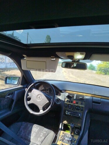 Mercedes E 200 1997, 470,000 km - 2.0 l - Astara
