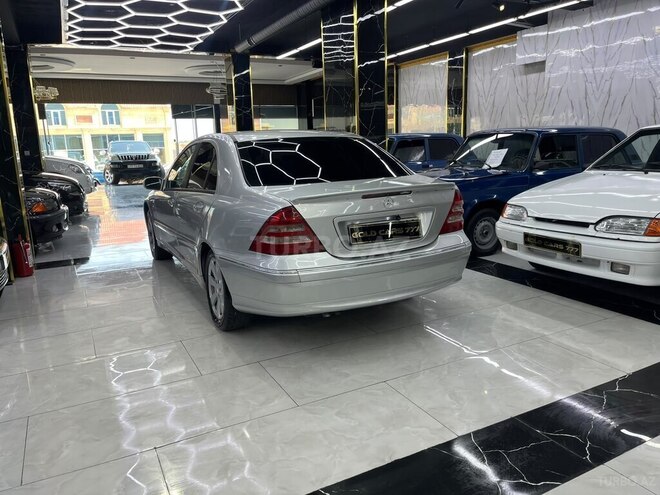 Mercedes E 220 2001, 302,145 km - 2.2 л - Sumqayıt