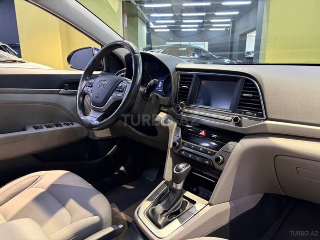 Hyundai Elantra 2018, 88,000 km - 2.0 l - Bakı