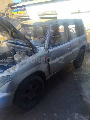Mitsubishi Pajero io 2003, 220,123 km - 2.0 l - Bakı