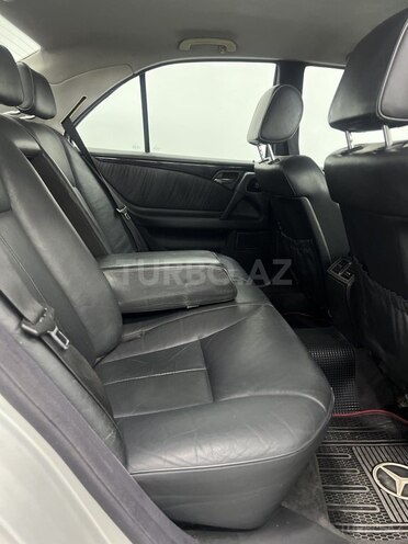 Mercedes E 240 1999, 453,280 km - 2.4 l - Sumqayıt