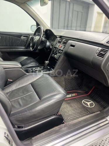 Mercedes E 240 1999, 453,280 km - 2.4 l - Sumqayıt