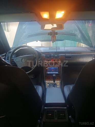 Mercedes E 230 1997, 585,000 km - 2.3 l - Bakı
