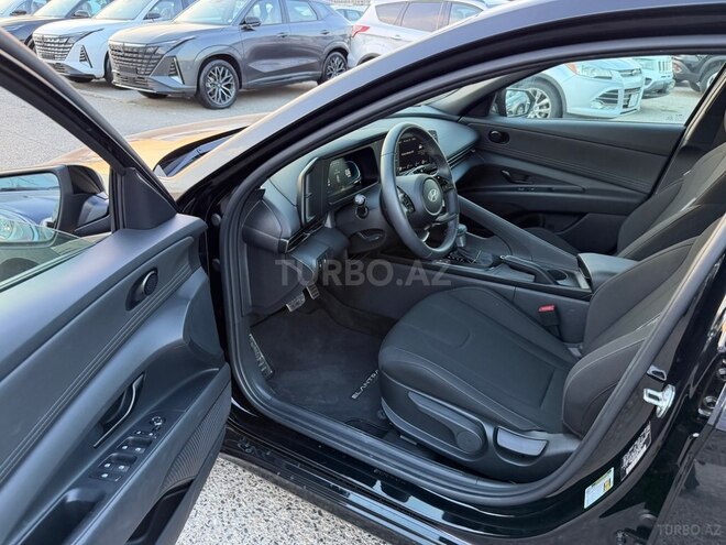 Hyundai Elantra 2025, 9,500 km - 2.0 л - Bakı